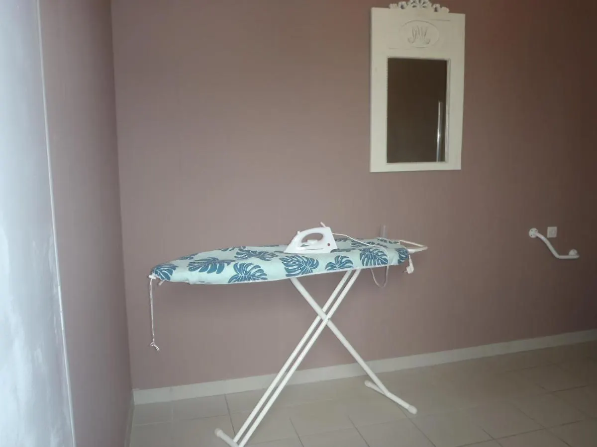 Chez Claudine Villa Peaule 0*,